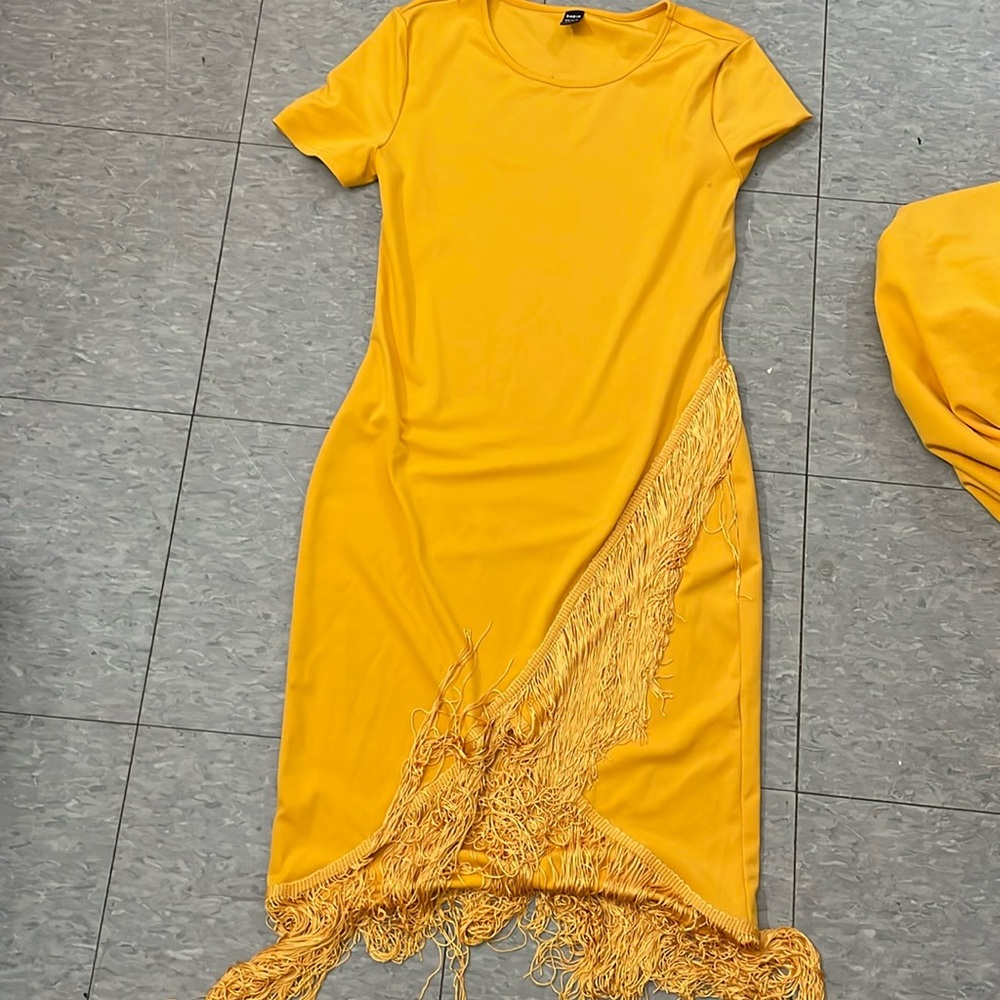 Very fitting but loose it’s a very gold orange. Kind of color. Very cute.